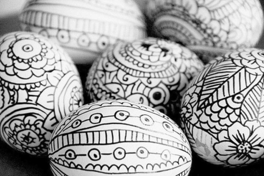 Методы декора Барельеф и Менди необычны для росписи пасхальных яиц.jpg